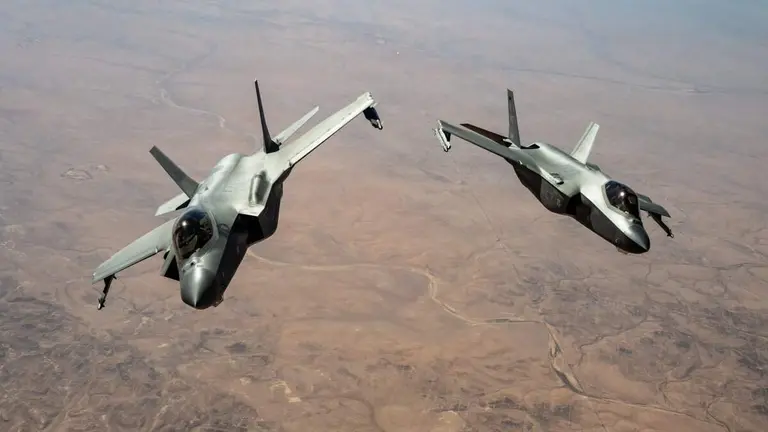 Cazas furtivos F-35A de la Fuerza A&eacute;rea de EEUU patrullan los cielos sobre Oriente Medio. (Centcom)