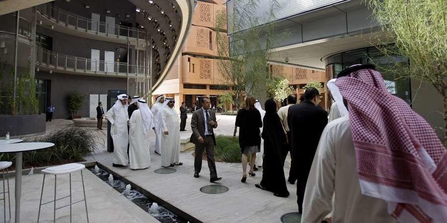 Una imagen de distintas delegaciones en el campus de Masdar en Abu Dhabi.