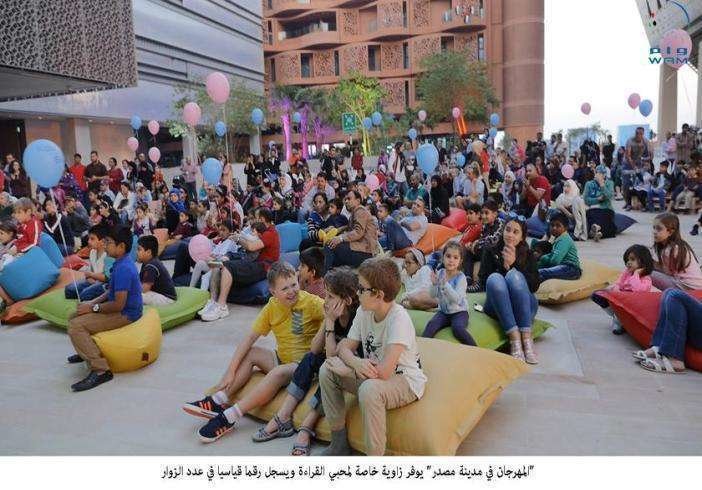 Cientos de niños en el Festival de Masdar City en Abu Dhabi. (WAM)