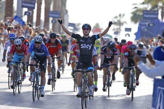 El italiano Viviani nuevo líder del Tour de Dubai.
