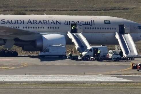 Avión de Saudia en el aeropuerto de Madrid. (Sergio Pérez / Reuters)