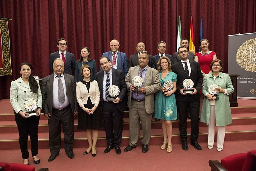 Foto de familia de los galardonados con los Premios HISARA 2016 (Ambar Connect)