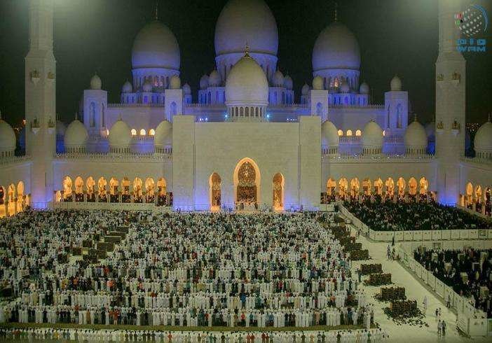 Una imagen de los fieles en la Gran Mezquita Zayed de Abu Dhabi.