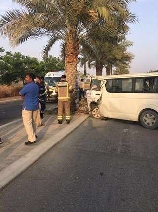 La policía interviene en el lugar del accidente. (Policía de Ras Al Khaimah)