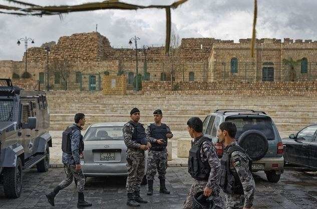 Policías jordanos en el castillo de Karak.