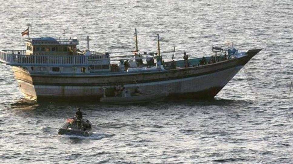 Una embarcación típica de EAU, conocida como dhows.