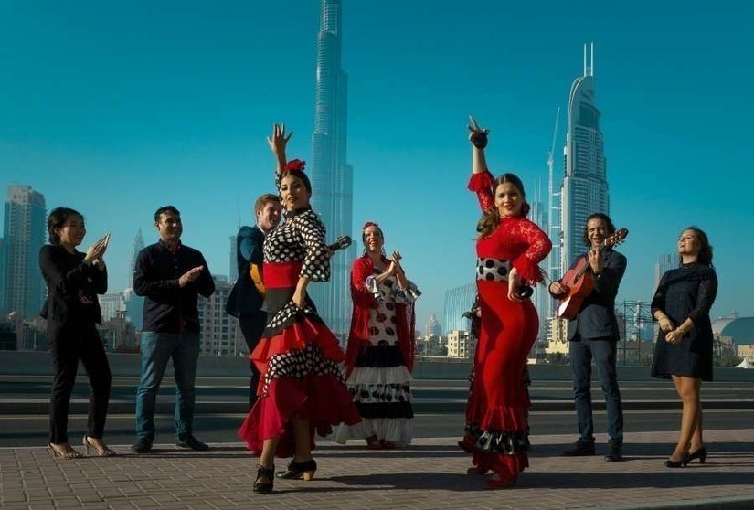 Artistas de Flamenco Art & Entertainment, con el Burj Khalifa de fondo. (Cedida)