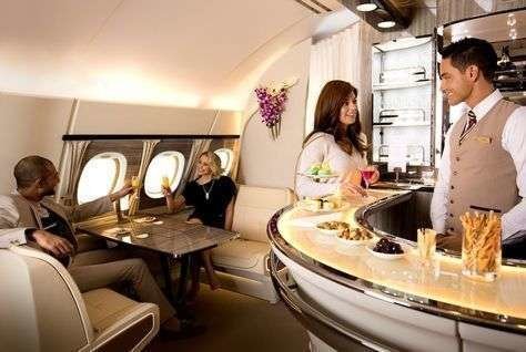 Una imagen del nuevo salón del Airbus A380 de Emirates.