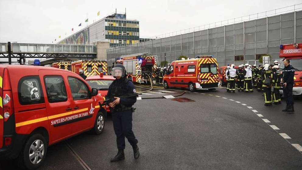 El aeropuerto de Orly ha sido evacuado y acordonado tras el incidente.