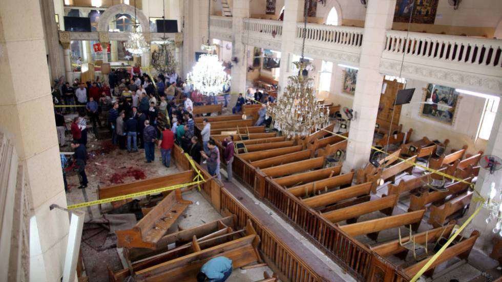 Imagen del interior de una de las iglesias atacadas en Egipto. (Reuters)