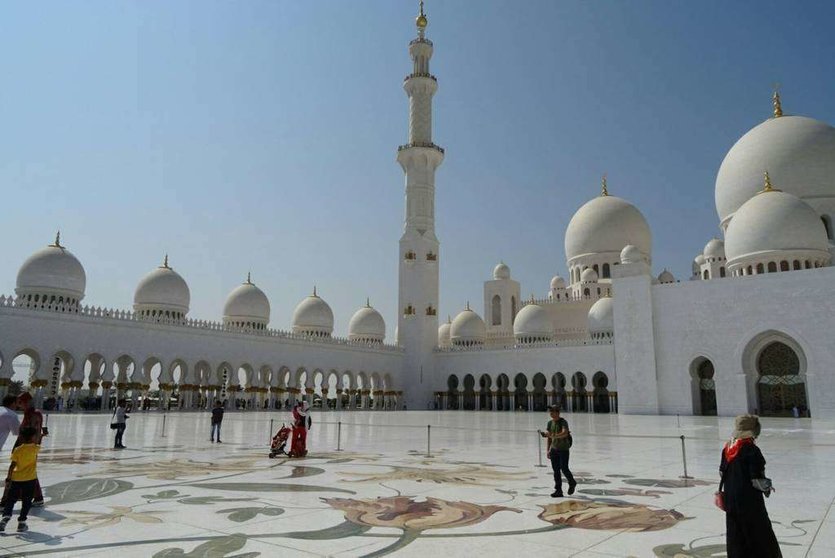 Una perspectiva de la Gran Mezquita Zayed en Abu Dhabi. (EL CORREO)
