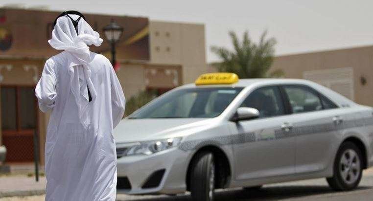 Un taxi en una calle de Abu Dhabi.
