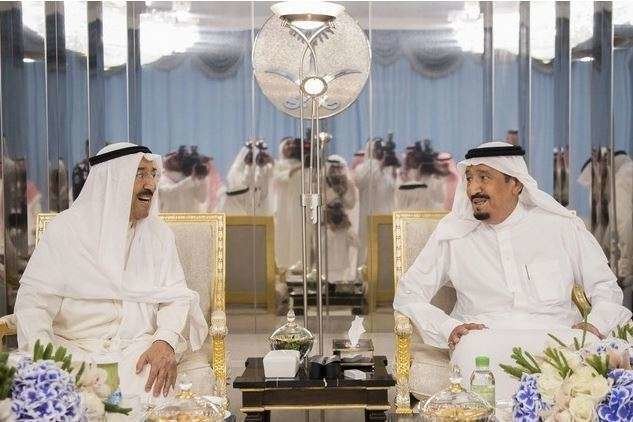 El emir de Kuwait y el rey de Arabia Saudita este martes en Jeddah.