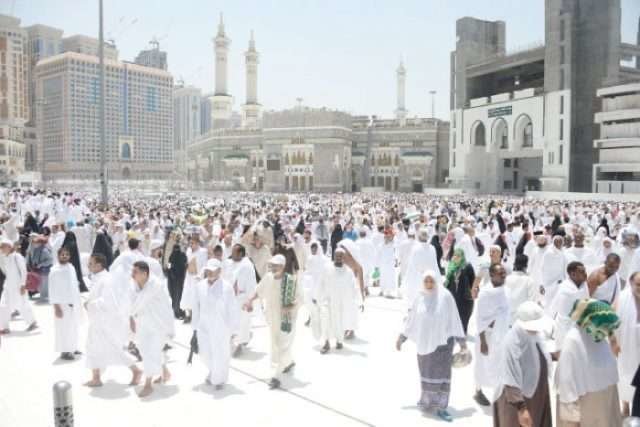 En la imagen de Saudi Gazette, peregrinos en la Gran Mezquita.