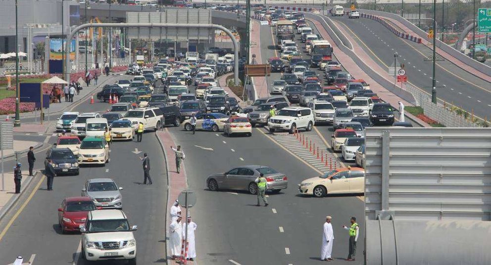 Atascos de tráfico en el Financial Center de Dubai. (EL CORREO)