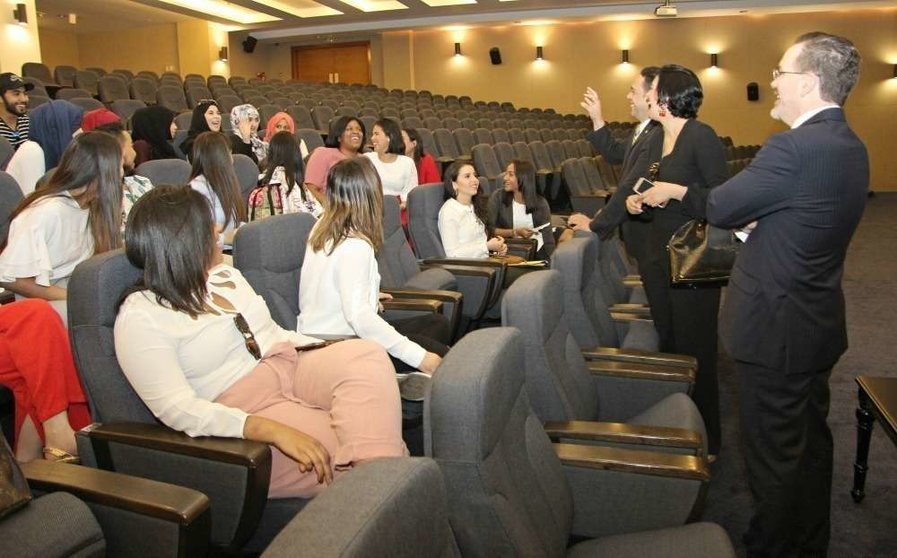Un momento del encuentro universitario desarrollado en Al Ghurair University de Dubai. (EL CORREO)