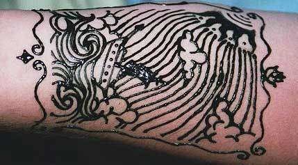 Un dibujo realizado con henna negra.