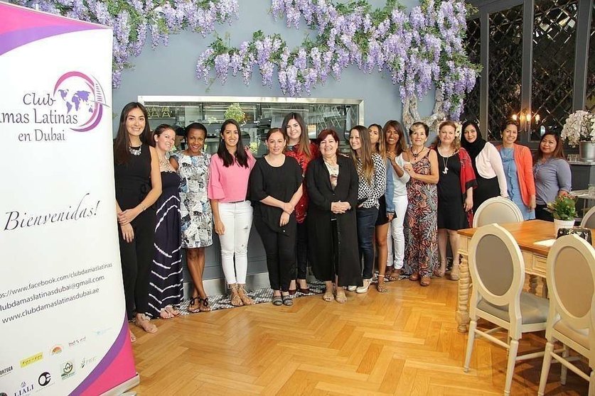Algunas asistentes al desayuno Club Damas Latinas de Dubai del mes de agosto de 2017.