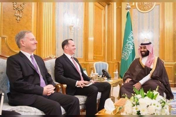 El príncipe Mohammed bin Salman bin Abdulaziz Al Saud y Brett McGurk, durante su reunión en Jeddah.