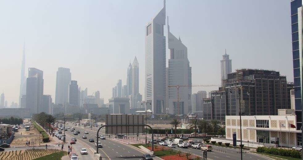Tráfico en el centro de Dubai. (EL CORREO)