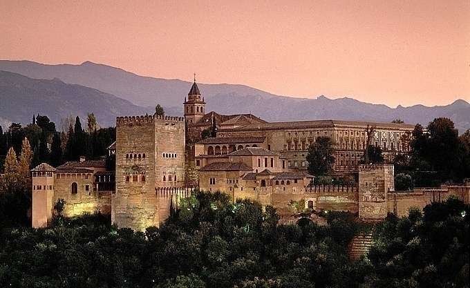 La Alhambra de Granada, el monumento más visitado de España.