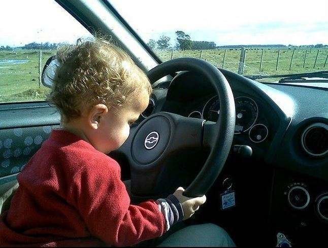 Un niño en un coche a modo ilustrativo. (Fuente externa)