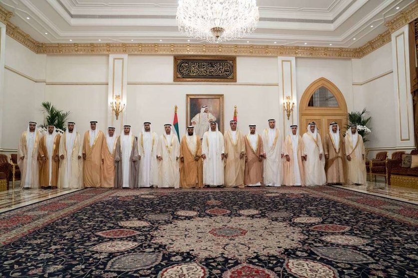 El Consejo Ejecutivo de Abu Dhabi tras la jura de nuevos miembros.
