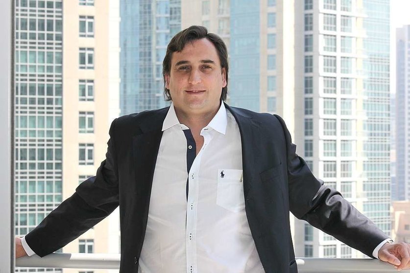 Carlos Peña Rachetti, presidente de la Cámara Uruguaya-Árabe, en el Downtown de Dubai. (EL CORREO)