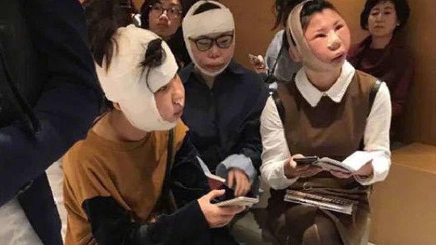 La foto de las chinas en la aduana pasaporte en mano se ha vuelto viral.