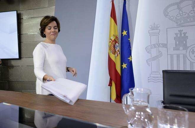 La vicepresidenta del Gobierno español, Soraya Sáenz de Santamaría, en rueda de prensa tras la reunión del Consejo de Ministros. BERNARDO DÍAZ