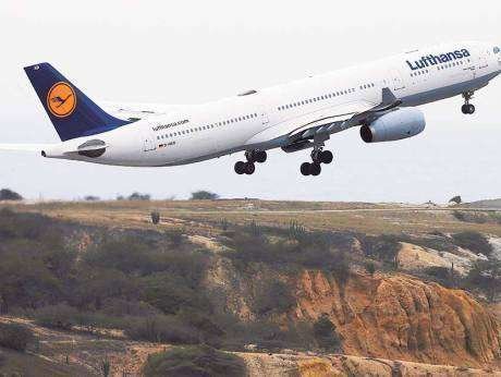 En la imagen de Reuters, un avión de la aerolínea alemana Lufthansa.