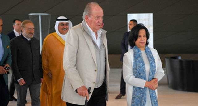 En la imagen de la agencia de noticias de Bahréin, don Juan Carlos I durante su visita al país del Golfo.