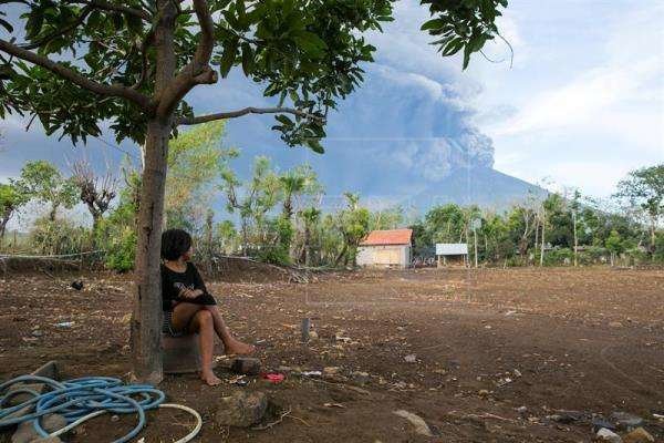 El volcán entra en erupción en la isla de Balí