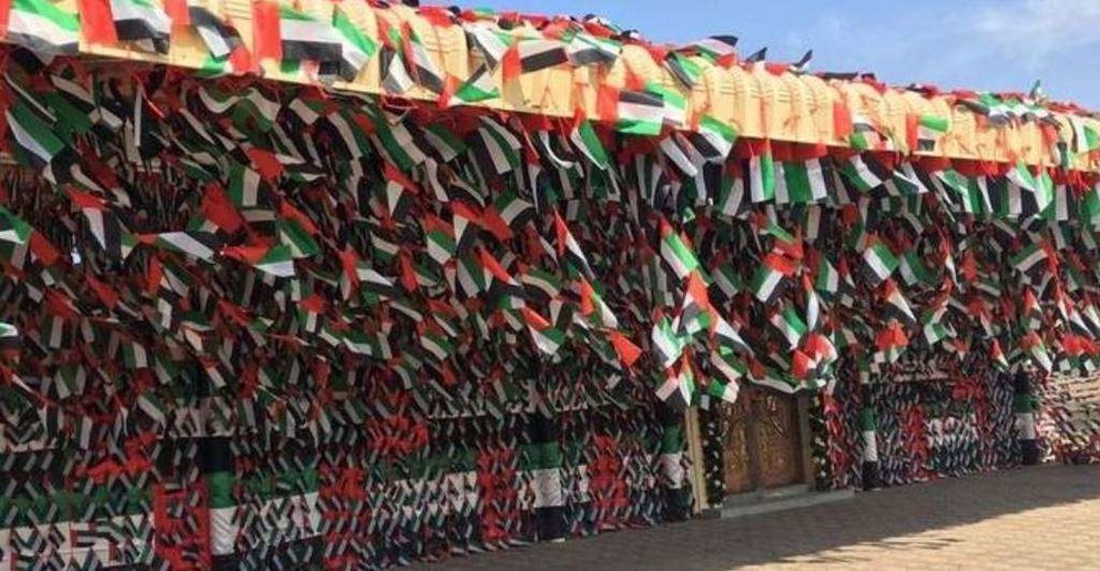 Las banderas ondean en casa del emiratí.