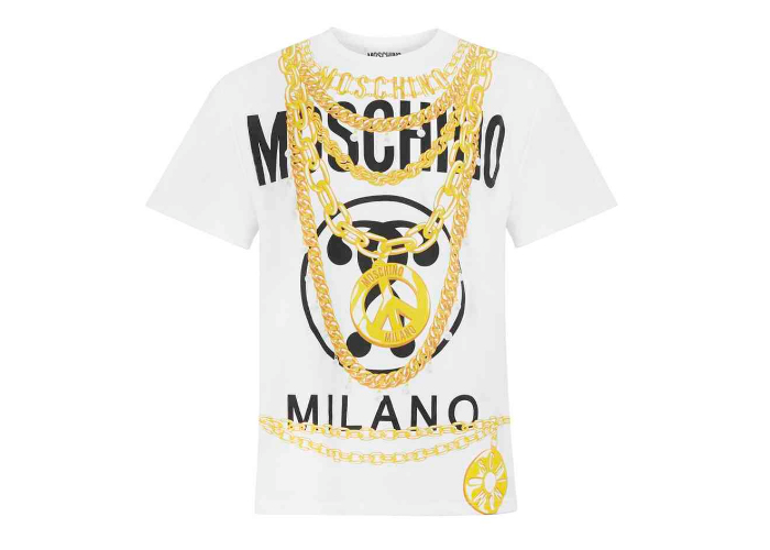 Esta es la camiseta que Moschino venderá en exclusiva en su tienda de Dubai Mall.