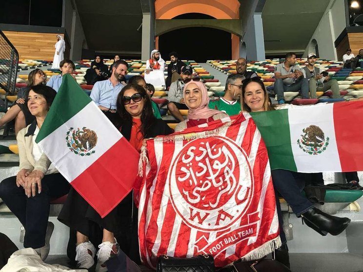 Seguidores mexicanos en Abu Dhabi. (EL CORREO)