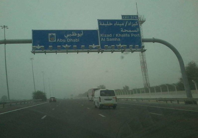 Inclemencia meteorológica en la autopista E-11 dirección Abu Dhabi. (EL CORREO)