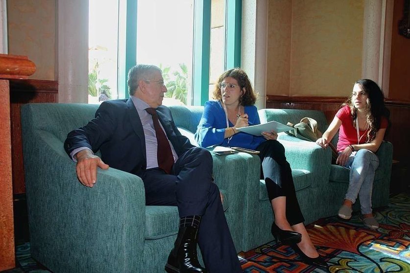 El expresidente de Colombia César Gaviria, durante la entrevista en el transcurso del II Foro Empresarial Global de Dubai, (EL CORREO) 