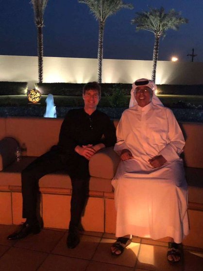 Tom Cruise en la casa del ejecutivo Ahmad Al Shaikh en Dubai. (Ahmad Al Shaikh, Twitter)