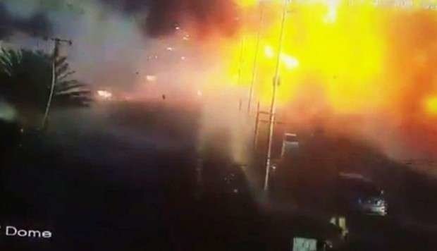 Momento de la explosión de uno de los coches bomba.