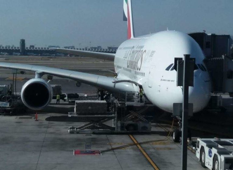 Un A380 de Emirates en el Aeropuerto Adolfo Suárez de Madrid Barajas. (EL CORREO)