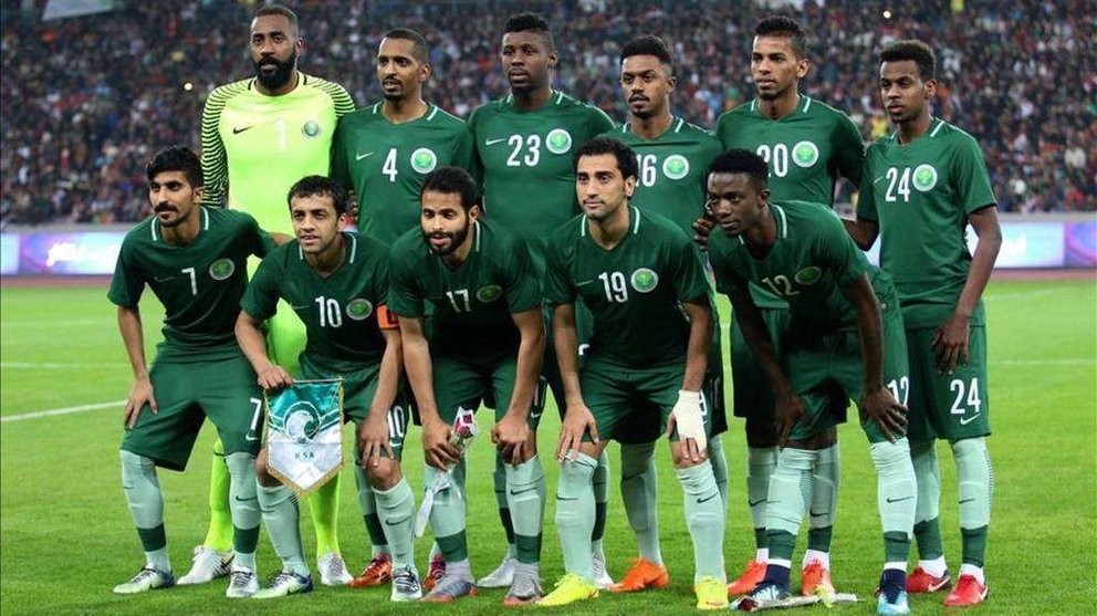 La selección de fútbol de Arabia Saudita antes de un partido en febrero de 2018.