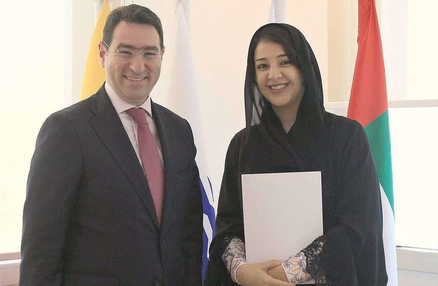 El embajador de Colombia en Emiratos Árabes Unidos, Faihan Al Fayez durante su encuentro con la ministra de Cooperación Internacional y directora general de la Exposición Universal Dubai 2020, Reem Al Hashimy. (Cedida)
