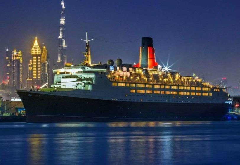 El Barco Queen Elizabeth 2 en Dubai.