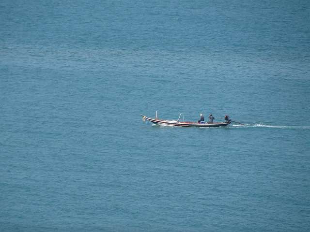 Pescadores en un bote.