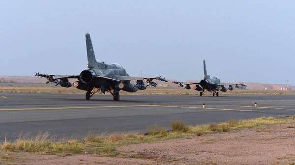 Aviones de combate de la Coalición Árabe.
