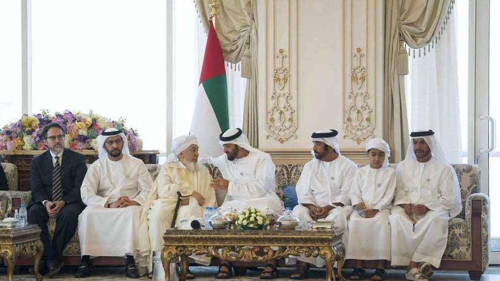 El príncipe heredero de Abu Dhabi recibe al jeque Abdullah bin Bayyah, presidente del Consejo de Fatwa de EAU. 
