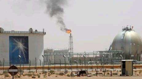 En la imagen de Reuters, una instalación petrolera de Saudi Aramco cerca de Riad.