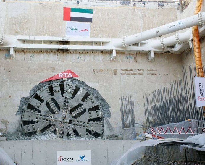 El grupo español Acciona construye la ampliación del Metro de Dubai.
