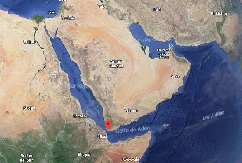 Imagen de Google Maps del estrecho de Bab al-Mandeb, puerta de la ruta marítma sur del Mar Rojo. 